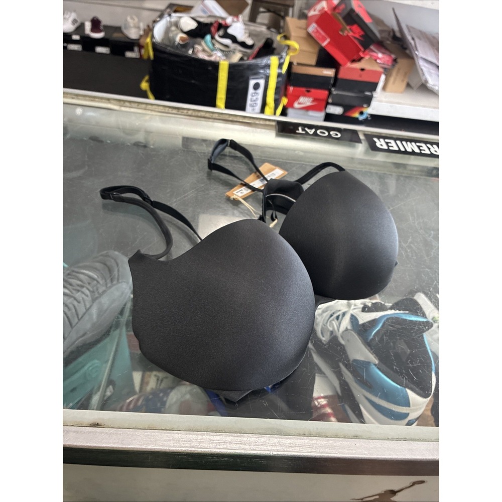 SKIMS Smooth Black Molded Cup Bra